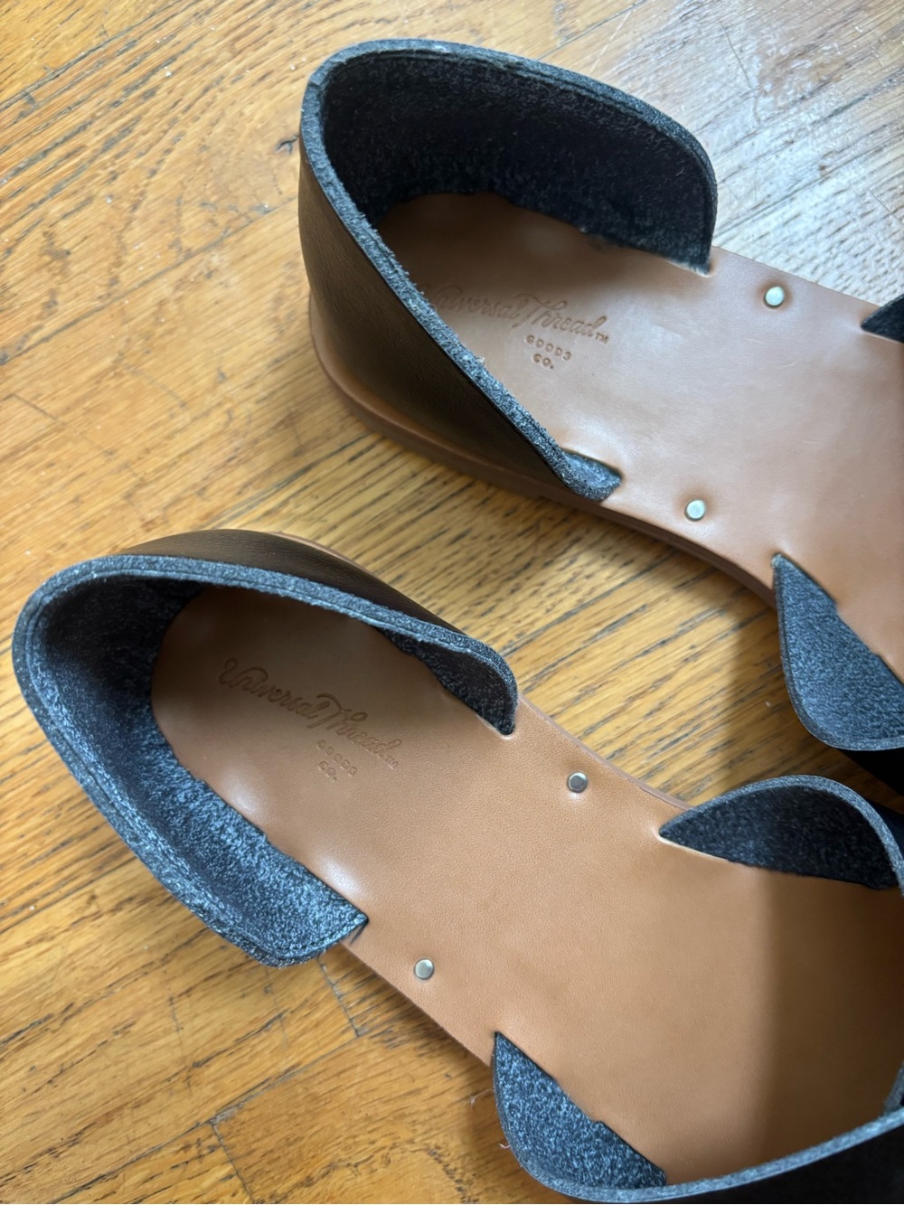 Universal Thread Black Crisscross Leather Flat Sandals - Picture 3 of 6
